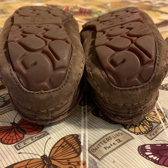 Ugg Australia  Ansley Women's Slippers US 6 Dolphin Sheepskin Moccasin. Used. - Picture 9 of 12